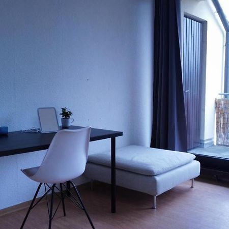 Budget Suite Mit Balkon - Privatzimmer In Wohnung - Netflix & Minibar Inklusive Coblenza Exterior foto