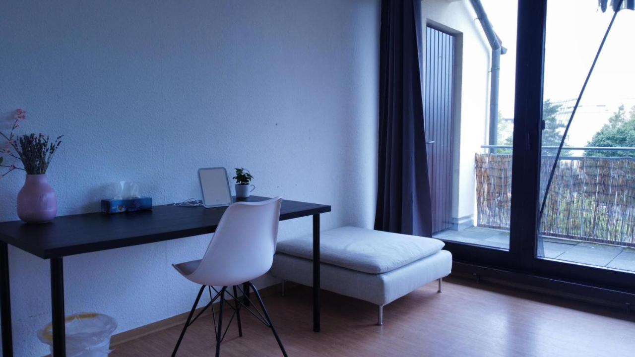 Budget Suite Mit Balkon - Privatzimmer In Wohnung - Netflix & Minibar Inklusive Coblenza Exterior foto